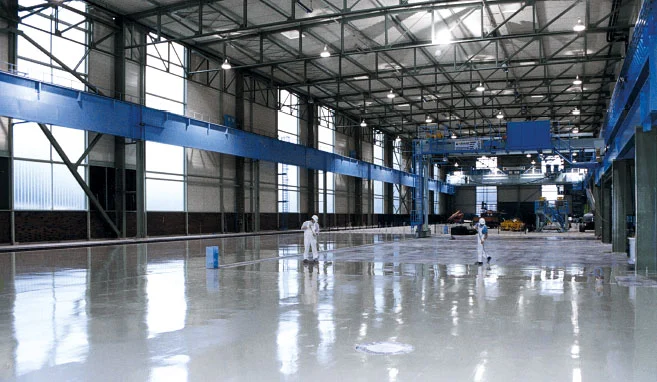Anwendung Bodenbeschichtung Beton Industriehalle